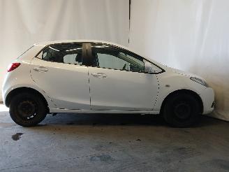 Mazda 2 2 (DE) Hatchback 1.4 CDVi 16V (Y4) [50kW]  (01-2008/11-2010) picture 6