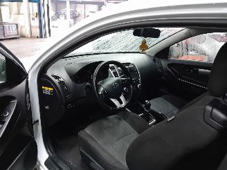 Kia Cee d Pro cee'd (EDB3) Hatchback 3-drs 1.4 CVVT 16V (G4FA) [66kW]  (06-2010/=
09-2012) picture 5