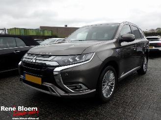 Damaged car Mitsubishi Outlander 2.4 PHEV Instyle Aut 2020/11