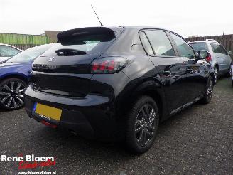 krockskadad bil auto Peugeot 208 1.2 Puretech Active Pack 2022/3