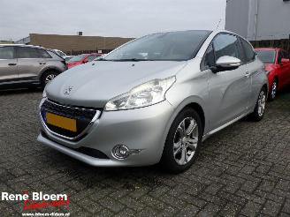 Unfallwagen Peugeot 208 1.2 VTI Envy Airco 2013/4