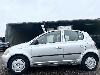 krockskadad bil auto Toyota Yaris 1.0-16V VVT-i 68pk L.Luna - airco - 96dkm nap - 5 deurs - stuurbrk - cv - lederen stuurwiel - zo rijdbaar 2000/8