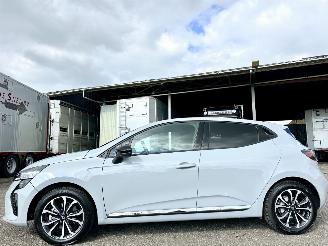 Coche accidentado Renault Clio 1.6 E-Tech Full Hybrid 8-traps aut 145 techno - nap - virtual - keyless - navi - camera - front + line assist - pdc 2024/9