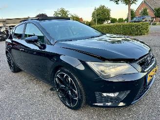 Seat Leon Gereserveerd 1.4 TSI 140pk 6-bak FR Bus 5drs - pano - nap - vaste prijs - navi - half leer - stoelverw - sportonderstel - 18 inch lmv picture 4