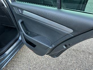 Skoda Superb Gereserveerd 1.6 TDI 120pk dsg aut + f1 Style Bus - pano - nap - xenon - rest bpm 1300 - keyless - front + side + line assist - elektr klep picture 70