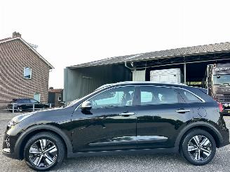 Coche accidentado Kia Niro 1.6 GDi Hybrid 119pk aut + f1 DynamicLine - 63dkm nap - navi - cruise - front + line assist - half leer 2020/10