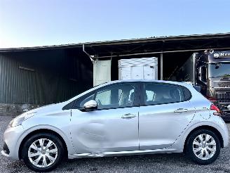 škoda osobní automobily Peugeot 208 1.2 PureTech 82pk BlueLion 5drs - 86dkm nap - navi - cruise - pdc - airco - aux - usb - touchscreen - facelift 2018/2