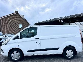 Vaurioauto  commercial vehicles Ford Transit Custom 280 2.0 TDCI 131pk 6-traps aut L1/H1 Trend - line assist - nap - airco - cruise - trekh - pdc v+a 2021/11