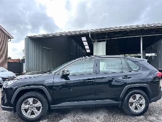 Coche accidentado Toyota Rav-4 2.5 Hybrid 178pk aut + f1 Business - 119dkm nap - front + line assist - leer - camera - clima - cruise contr 2022/11