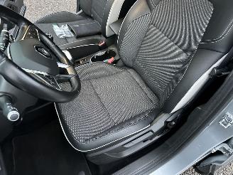 Renault Captur Gereserveerd 1.0 TCe Turbo 101pk Intens - nap - navi - camera - pdc v+a - keyless - virtual - front + line assist - sfeerverl picture 68