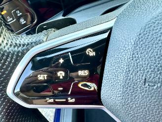 Volkswagen Golf GTE 1.4T 225pk aut + f1 Plug-in hybr - pano - hud - virtual - keyless - stoel + stuurverw - iq - pdc v+a - sfeerverlichting picture 29