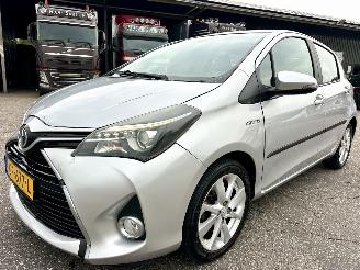 Toyota Yaris Gereserveerd 1.5 Hybrid 89pk automaat 5drs - nap - camera - clima - cruise - keyless entry + start - 2e eig - licht + regens picture 2