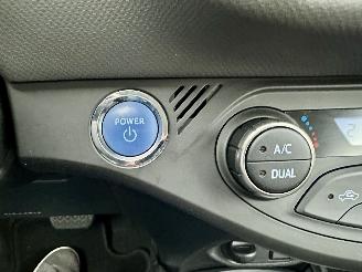 Toyota Yaris Gereserveerd 1.5 Hybrid 89pk automaat 5drs - nap - camera - clima - cruise - keyless entry + start - 2e eig - licht + regens picture 23