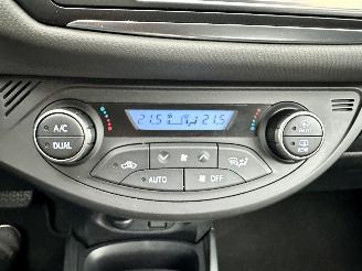 Toyota Yaris Gereserveerd 1.5 Hybrid 89pk automaat 5drs - nap - camera - clima - cruise - keyless entry + start - 2e eig - licht + regens picture 17