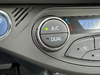 Toyota Yaris Gereserveerd 1.5 Hybrid 89pk automaat 5drs - nap - camera - clima - cruise - keyless entry + start - 2e eig - licht + regens picture 50