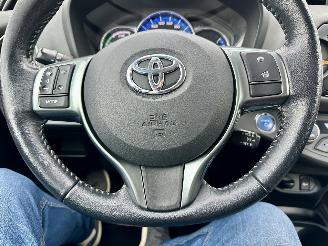 Toyota Yaris Gereserveerd 1.5 Hybrid 89pk automaat 5drs - nap - camera - clima - cruise - keyless entry + start - 2e eig - licht + regens picture 44