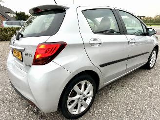 Toyota Yaris Gereserveerd 1.5 Hybrid 89pk automaat 5drs - nap - camera - clima - cruise - keyless entry + start - 2e eig - licht + regens picture 5