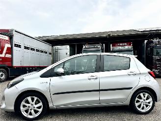Coche accidentado Toyota Yaris 1.5 Hybrid 89pk automaat 5drs - nap - camera - clima - cruise - keyless entry + start - 2e eig - licht + regens 2015/7