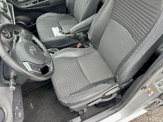 Toyota Yaris Gereserveerd 1.5 Hybrid 89pk automaat 5drs - nap - camera - clima - cruise - keyless entry + start - 2e eig - licht + regens picture 55