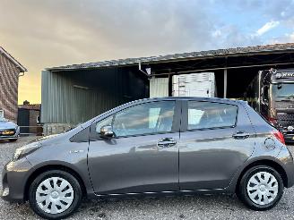 krockskadad bil auto Toyota Yaris 1.5 Hybrid 89pk automaat Aspiration 5drs - 52dkm nap - navi - camera - clima - cruise - facelift - rijdbaar 2016/3