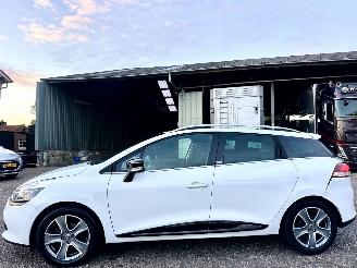 krockskadad bil auto Renault Clio Estate 1.5 dCi 90pk Eco Night&Day - nap - navi - camera - nw distr.riem bij 286dkm - 4x nw michelin 2014/10