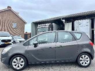 damaged passenger cars Opel Meriva 1.4 Turbo 120pk Berlin - nap - clima - cruise - navi - pdc v+a - trekh - licht + regens + dimmend binnenspiegel 2013/6