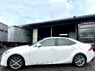 Schadeauto Lexus IS 300H 2.5 Hybrid 181pk aut + F1 Bus.Line Pro - navi - leer - stoelverw - cam - xenon - pdc v+a 2016/9