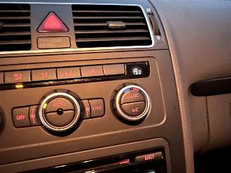 Volkswagen Touran VAN 1.6 TDI 105pk 7-Traps dsg aut Comf - nap - clima - cruise - trekh - lmv - privacy glass - luxe uitvoering picture 52