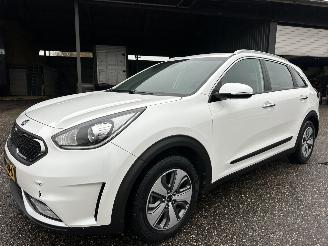 Kia Niro 1.6 GDi Hybrid ExecutiveLine - 77dkm nap - navi - camera - trekh - pdc - half leer - line assist picture 2