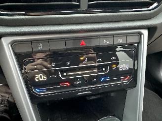 Volkswagen T-Roc 1.5 TSI 150pk 7-Traps aut Life - 7dkm nap - navi - cam - virtual - front + line + park assist - keyless picture 18