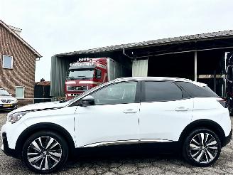 Schadeauto Peugeot 3008 1.2 Turbo 131pk 6-bak Premium 2019/3