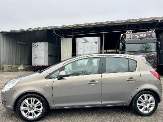 škoda osobní automobily Opel Corsa gereserveerd 1.4-16V 101pk cosmo 5drs - pano - nap - clima - cruise - half leer - pdc - licht + regens + dimmend binnenspiegel 2011/1