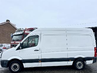 skadebil bedrijf Volkswagen Crafter 30 2.0 TDI 109pk 6-bak L2/H2 Bleum. euro5 - nap - navi - 3 pers - clima - cruise - distr+wp vernieuwd 173dkm 2014/6