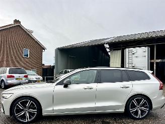 škoda osobní automobily Volvo V-60 2.0 B4 Hybrid 8-traps aut R-Design - nap - virtual - leer - stuur + stoelverw - trekh - front + line + side assist 2020/7