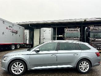 uszkodzony samochody osobowe Skoda Superb 2.0 TDI Style Business 2015/11