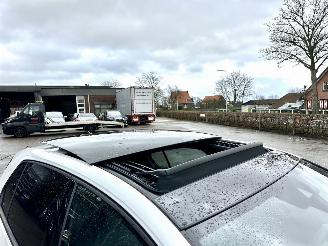 Volkswagen Golf 1.5 eTSI aut + f1 162pk R-Line - pano - hud - keyless - virtual - front + line + side + park assist picture 10