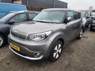 Damaged car Kia E-Soul electrische kia soul , geen schade ,, zwak accupakket 100% laden is 50 km 2014/12