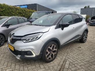 krockskadad bil auto Renault Captur AUTOMAAT 1.2 TCe Bose 80 d km  RIJDBAAR 2018/5