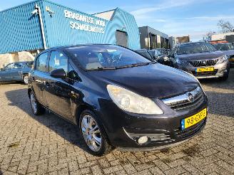 Schadeauto Opel Corsa AUTOMAAT Corsa 1.4-16V Cosmo VELE EXTRAS rijdbaar 2008/9