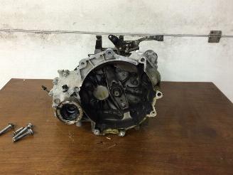 Vrakbiler auto Volkswagen Polo 1.4 16v versnellings bak 2003/1