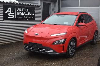 Unfallwagen Hyundai Kona 64Kwh Comfort 204Pk SOH 100% 3FASE *Navi/Clima/Camera/Stoelverwarming 2021/8