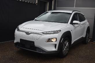 uszkodzony samochody osobowe Hyundai Kona 39Kwh Comfort 136Pk SOH 100% *Navi/Clima/Camera/stoelverwarming 2021/3