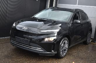 Damaged car Hyundai Kona 39Kwh Comfort 136Pk SOH 100% 3FASE *Navi/Clima/Camera/stoelverwarming 2021/8