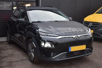 Hyundai Kona 64Kwh Premium 204Pk 3FASE SOH 100% Navi/Clima/Camera/Leder/Stoelverwarming picture 2