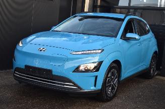 krockskadad bil auto Hyundai Kona 39Kwh Comfort 136Pk 3FASE SOH 97% *Navi/Clima/Camera/Stoelverwarming 2022/7