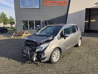 Schadeauto Opel Meriva 1.4-T AUTOM / 52dkm 2015/7