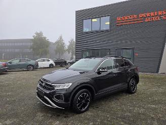krockskadad bil auto Volkswagen T-Roc 81.KW /  FACE LIFT MOD / NAVI/ CAMERA 2022/9