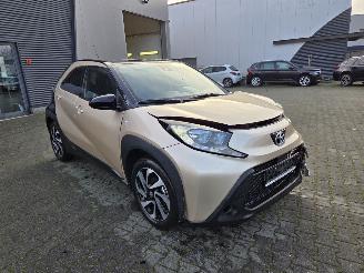 Schadeauto Toyota Aygo -X PULSE / CAMERA /11 DKM 2024/11