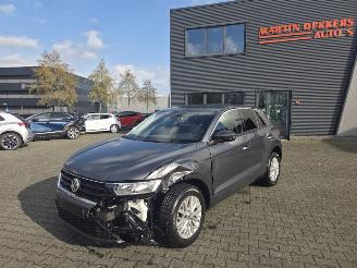 uszkodzony samochody osobowe Volkswagen T-Roc 1.5 TSi AUTOM /NAVI / STOELVERW 2019/1