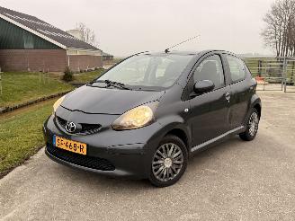 Vaurioauto  passenger cars Toyota Aygo | AIRCO | APK TOT SEPT-2026 | RIJDENDE AUTO !! 2008/9